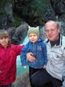 Алексей с детьми Приэльбрусье. Высота 2280 метров.